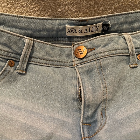 Blue Jeans Ava and Alex Capri 10 petite NWOT - Picture 6 of 6